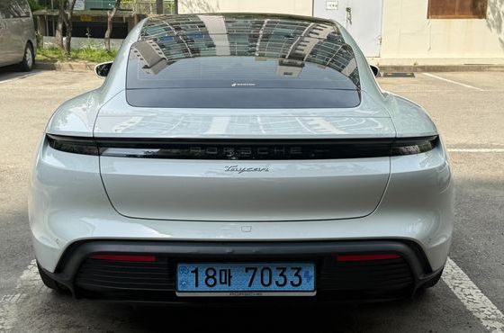 Porsche Taycan Base — пробег 28 000 км — фото 4 из 5