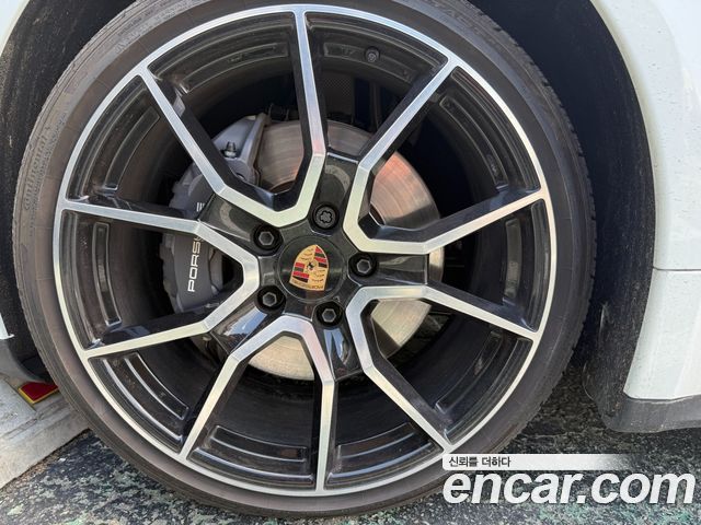 Porsche Taycan Base — пробег 28 000 км — фото 5 из 5