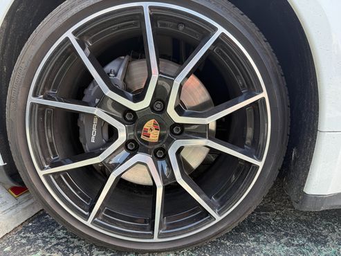 Porsche Taycan Base — пробег 28 000 км — фото 5 из 5