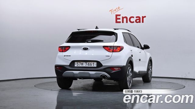 Kia Stonic из Кореи Encar