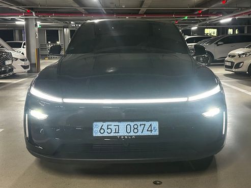 Tesla Model Y Premium RWD — пробег 789 км — фото 1 из 5