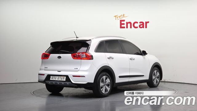 Kia Niro Prestige — пробег 242 278 км — фото 2 из 5