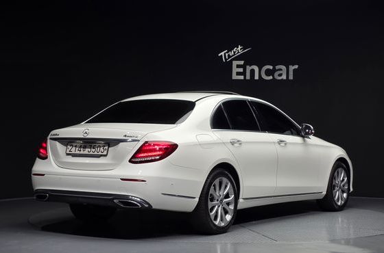 Mercedes-Benz E-Class E220d 4MATIC Exclusive — пробег 80 443 км — фото 2 из 5
