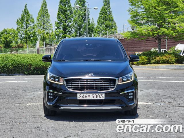 Kia Carnival 9-Seater Noblesse Special — пробег 184 000 км — фото 1 из 5