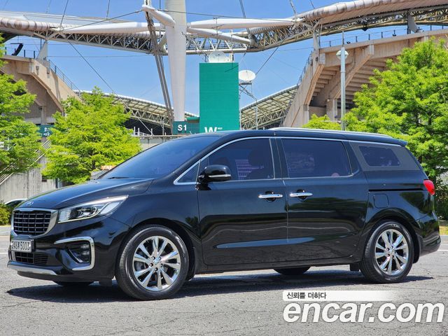 Kia Carnival 9-Seater Noblesse Special — пробег 184 000 км — фото 3 из 5