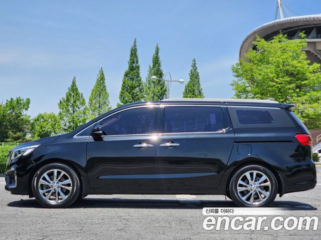Kia Carnival 9-Seater Noblesse Special — пробег 184 000 км — фото 4 из 5