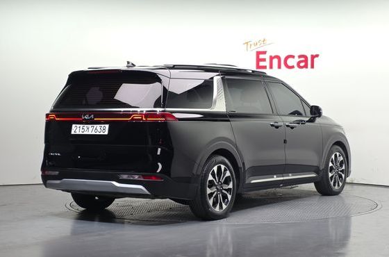 Kia Carnival 9-Seater Signature — пробег 72 937 км — фото 2 из 5