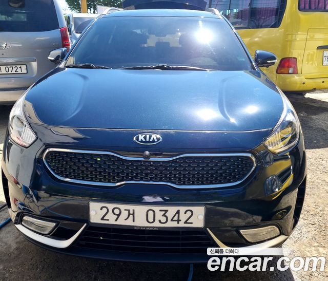 Kia Niro Prestige — пробег 152 000 км — фото 1 из 5