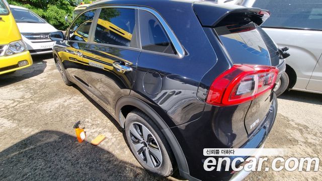 Kia Niro Prestige — пробег 152 000 км — фото 5 из 5