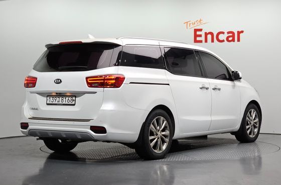 Kia Carnival 9-Seater Prstige — пробег 201 650 км — фото 2 из 5