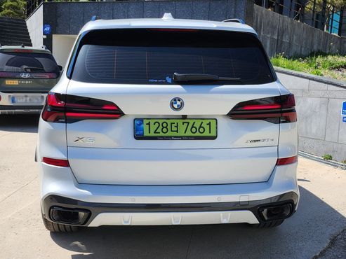 BMW X5 xDrive 50e M Sport — пробег 1 008 км — фото 3 из 5