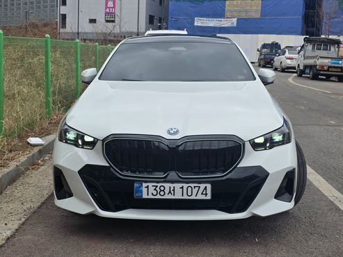 BMW 5-Series 530e xDrive M Sport Pro — пробег 30 000 км — фото 2 из 5