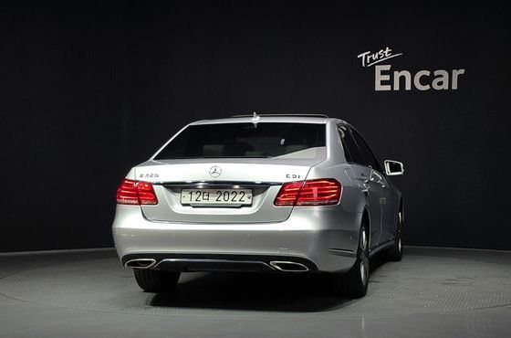 Mercedes-Benz E-Class E220 CDI Avantgarde — пробег 80 051 км — фото 4 из 5