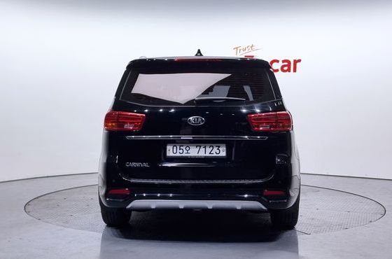 Kia Carnival 9-Seater Prstige — пробег 121 295 км — фото 4 из 5