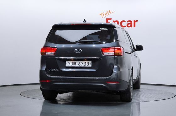 Kia Carnival 11-seater Prestige — пробег 100 196 км — фото 4 из 5