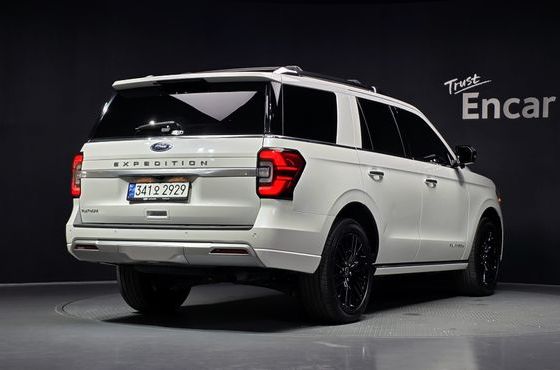 Ford Expedition Platinum 4WD 7Seater — пробег 14 788 км — фото 2 из 5