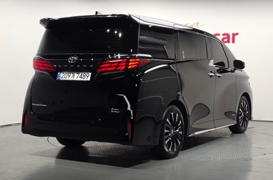 Toyota Alphard 2.5 HEV Executive AWD — пробег 28 653 км — фото 2 из 5
