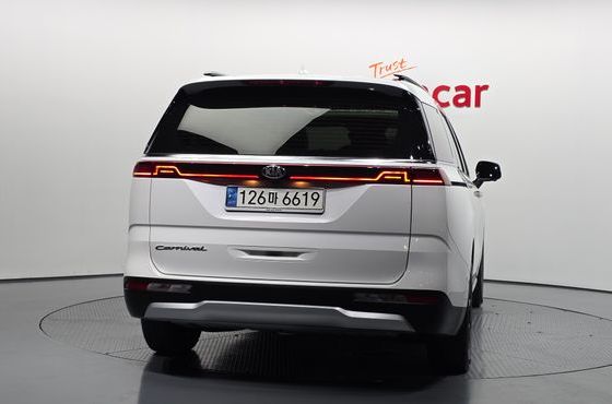 Kia Carnival 9-Seater Signature — пробег 87 681 км — фото 4 из 5