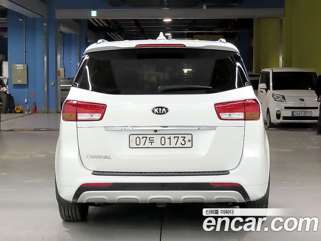 Kia Carnival 9-seater Luxury — пробег 123 307 км — фото 3 из 5