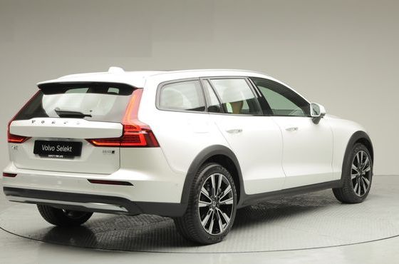 Volvo V60 B5 Ultra AWD — пробег 4 359 км — фото 4 из 5