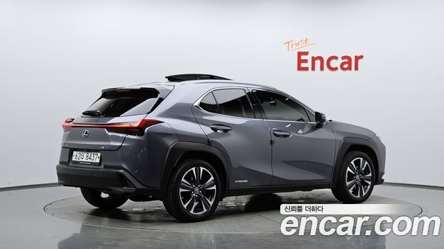 Lexus UX 2.0 AWD — пробег 54 356 км — фото 2 из 5