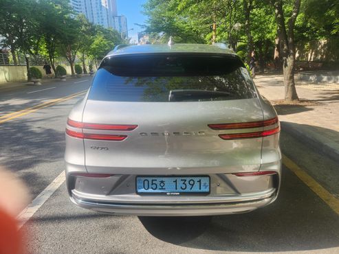 Genesis GV70 e-AWD — пробег 12 000 км — фото 3 из 5