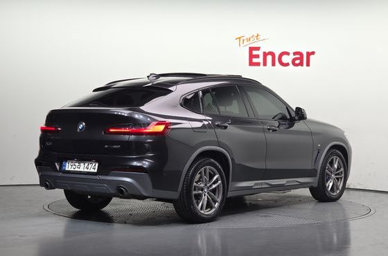 BMW X4 xDrive20i M Sport X — пробег 79 106 км — фото 2 из 5