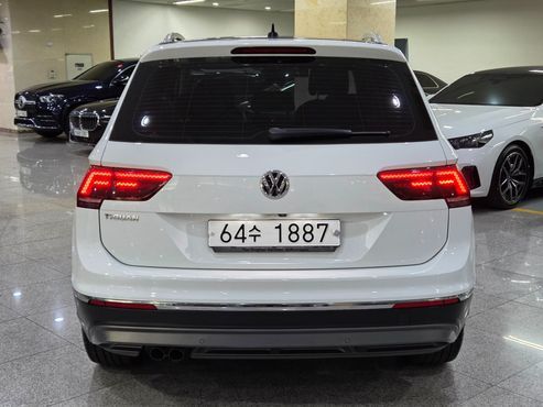 Volkswagen Tiguan 2.0 TDI Premium — пробег 107 553 км — фото 4 из 5