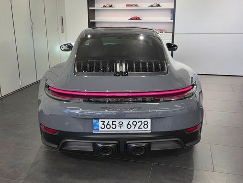 Porsche 911 Carrera GTS — пробег 5 454 км — фото 4 из 5