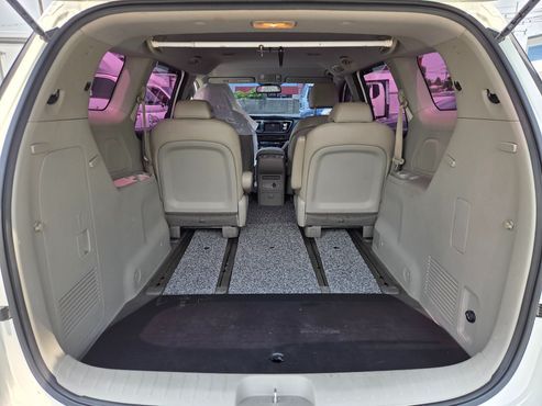 Kia Carnival 9-seater Luxury — пробег 276 871 км — фото 1 из 5