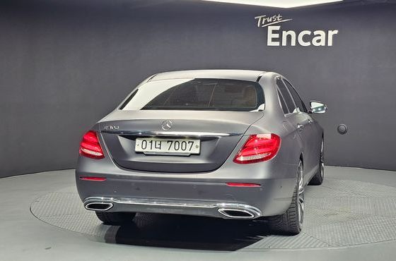 Mercedes-Benz E-Class E220d Avantgarde — пробег 93 403 км — фото 4 из 5