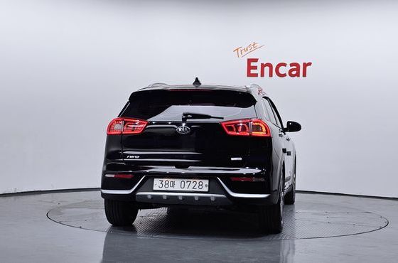 Kia Niro Prestige — пробег 105 994 км — фото 4 из 5
