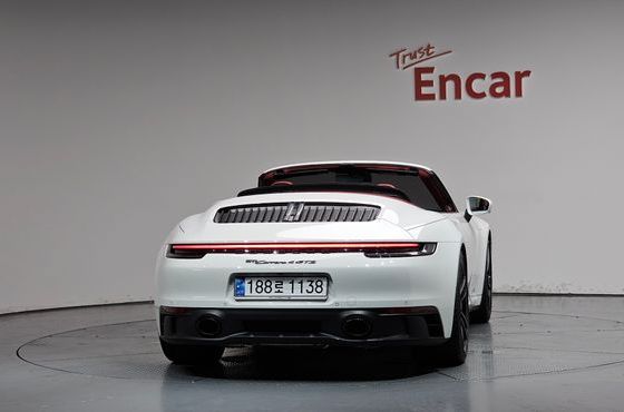Porsche 911 Carrera 4 GTS Cabriolet — пробег 7 011 км — фото 4 из 5