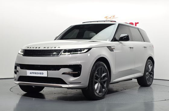 Land Rover Range Rover Sport P550E Dynamic HSE — пробег 3 898 км — фото 1 из 5