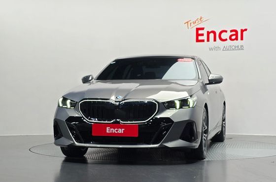 BMW 5-Series 520i M Sport — пробег 2 730 км — фото 3 из 5