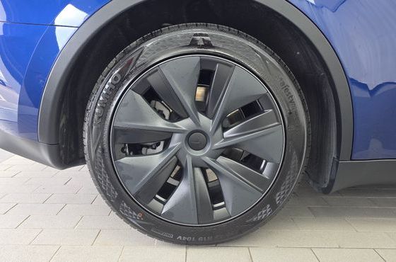 Tesla Model Y RWD — пробег 35 555 км — фото 5 из 5