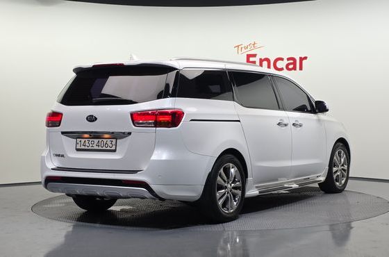 Kia Carnival 9-seater Noblesse — пробег 124 387 км — фото 2 из 5