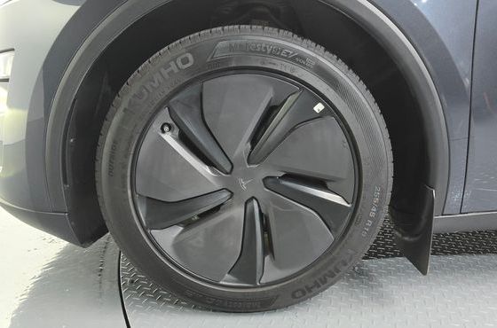Tesla Model Y RWD — пробег 13 089 км — фото 5 из 5