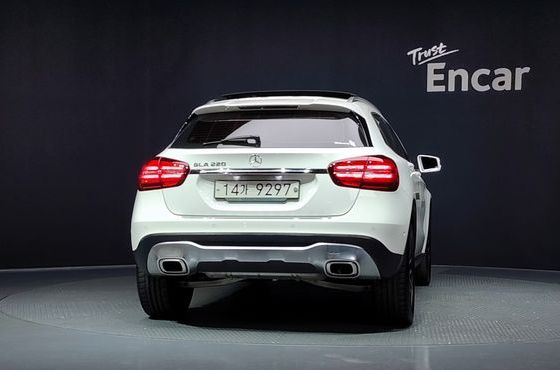 Mercedes-Benz GLA-Class GLA220 Premium — пробег 32 493 км — фото 4 из 5