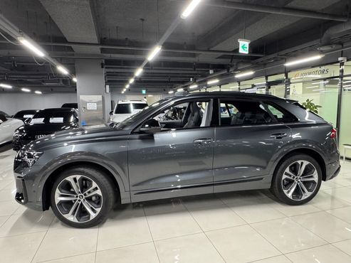 Audi Q8 55 TFSI Quattro Premium — пробег 12 км — фото 2 из 5