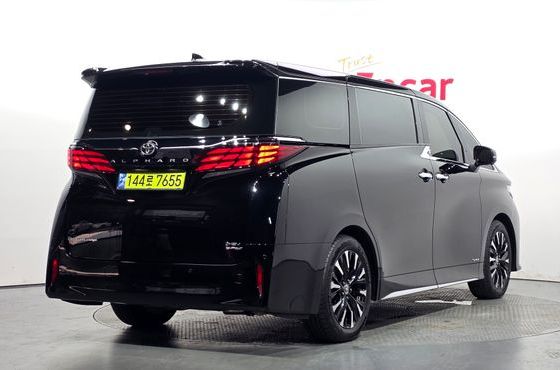 Toyota Alphard 2.5 HEV Executive AWD — пробег 3 795 км — фото 2 из 5