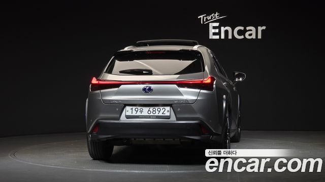 Lexus UX 2.0 AWD — пробег 99 171 км — фото 4 из 5