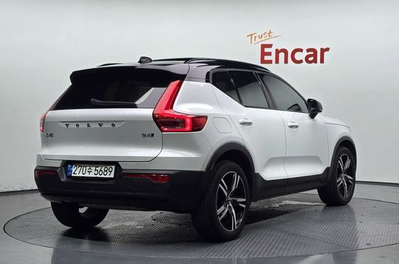 Volvo XC40 B4 R-Design — пробег 100 143 км — фото 2 из 5