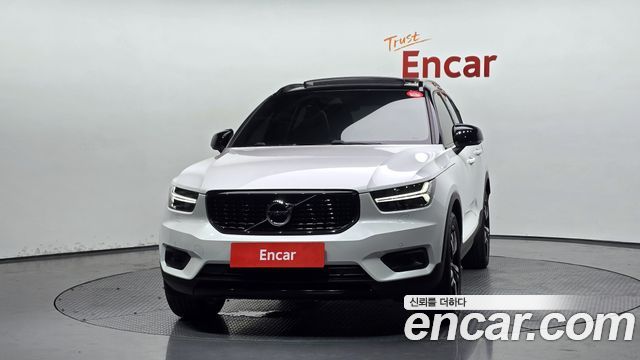 Volvo XC40 B4 R-Design — пробег 100 143 км — фото 3 из 5