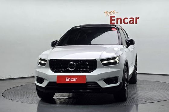 Volvo XC40 B4 R-Design — пробег 100 143 км — фото 3 из 5