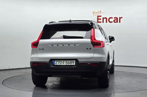 Volvo XC40 B4 R-Design — пробег 100 143 км — фото 4 из 5