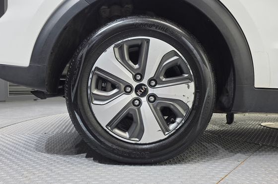 Kia Niro Luxury — пробег 90 913 км — фото 5 из 5