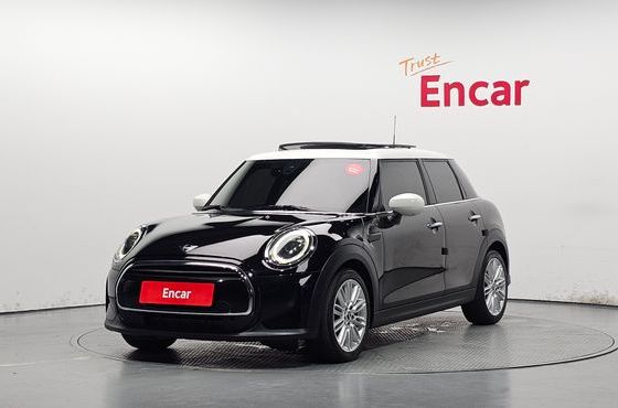 Mini Cooper 5-Door Classic Plus 3rd — пробег 111 218 км — фото 1 из 5