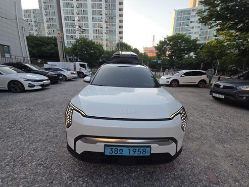 Kia EV3 Long Range 2WD Earth — пробег 27 000 км — фото 1 из 5