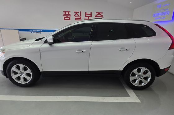 Volvo XC60 D5 AWD 1st — пробег 286 000 км — фото 2 из 5